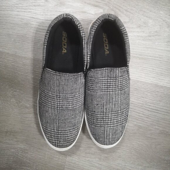 Soda Ladies Size 7 Black & White Plaid Slip On Sneakers - Picture 4 of 9